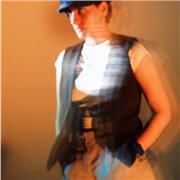 Profesional en Criminalística, énfasis en delitos informáticos. Modelo y actriz en formación. Apasionada por el yoga y el arte